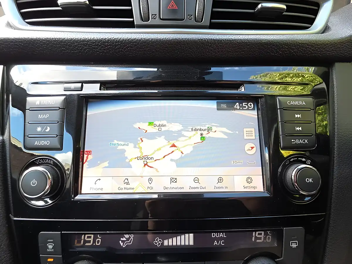 Used 2020 Nissan Qashqai Acenta Premium White - Interior and Exterior details 13
