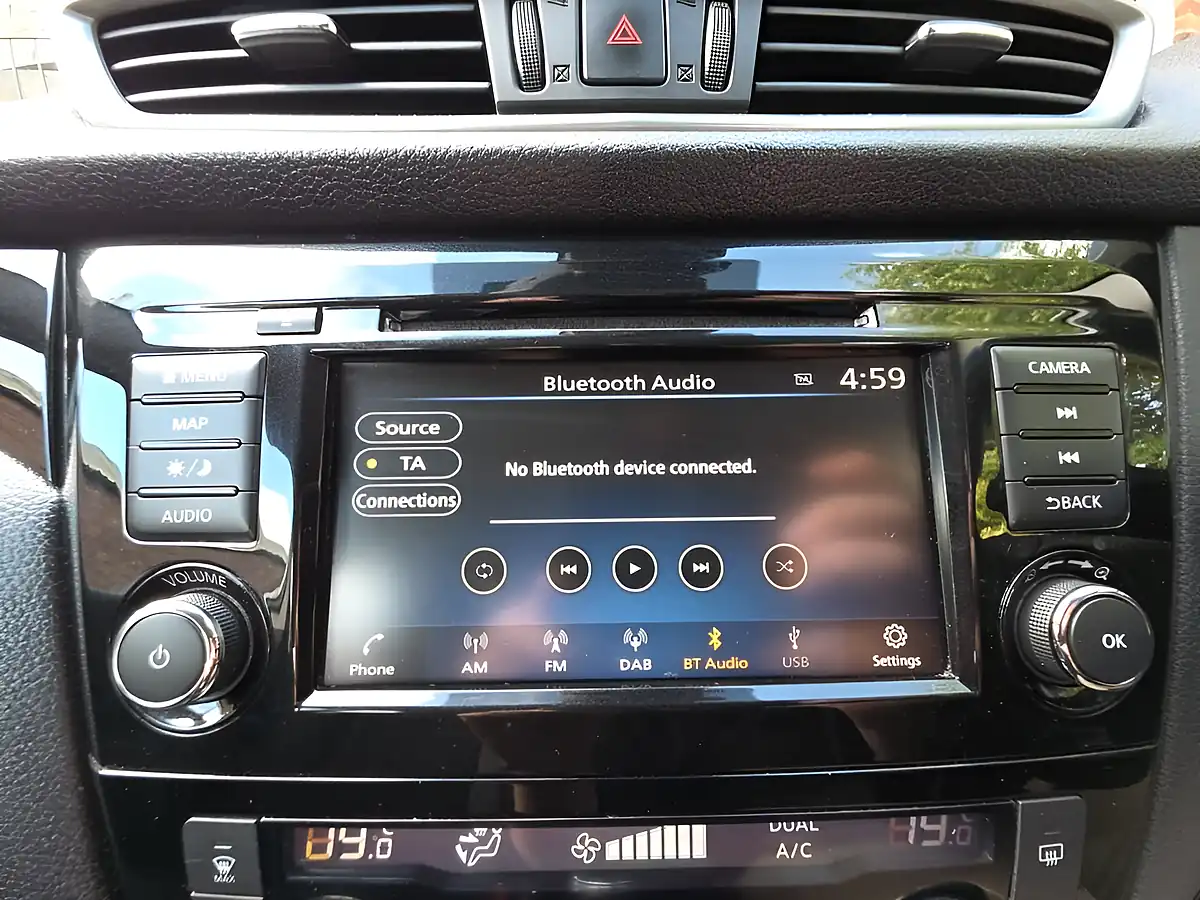 Used 2020 Nissan Qashqai Acenta Premium White - Interior and Exterior details 14