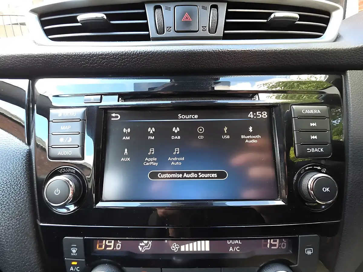 Used 2020 Nissan Qashqai Acenta Premium White - Interior and Exterior details 15
