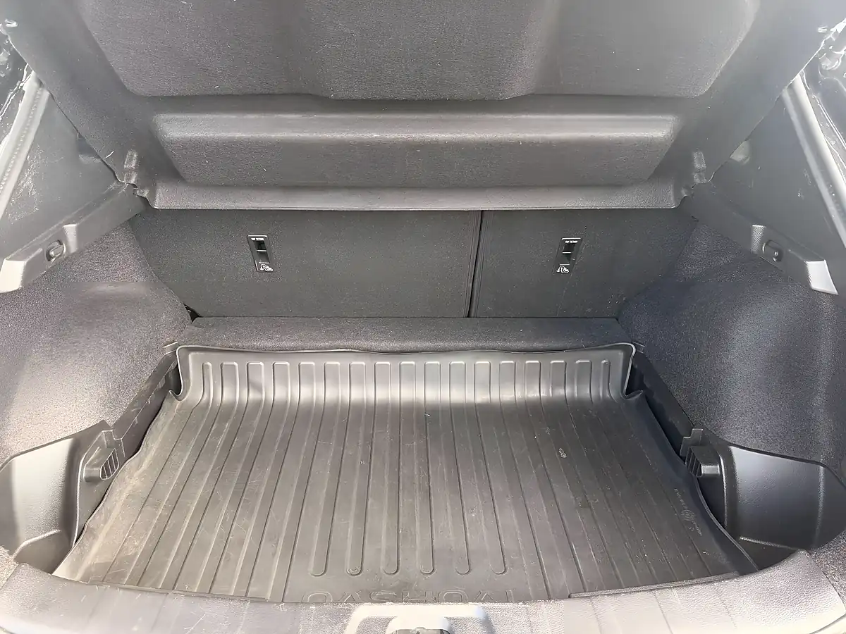 Used 2020 Nissan Qashqai N-Connecta Black - Interior and Exterior details 11