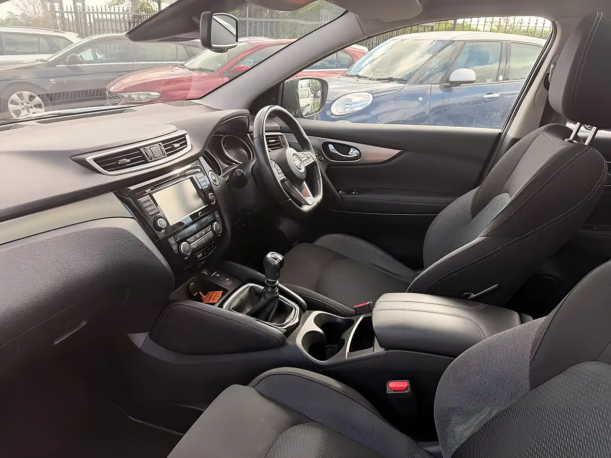 Used 2020 Nissan Qashqai N-Connecta Black - Interior and Exterior details 2