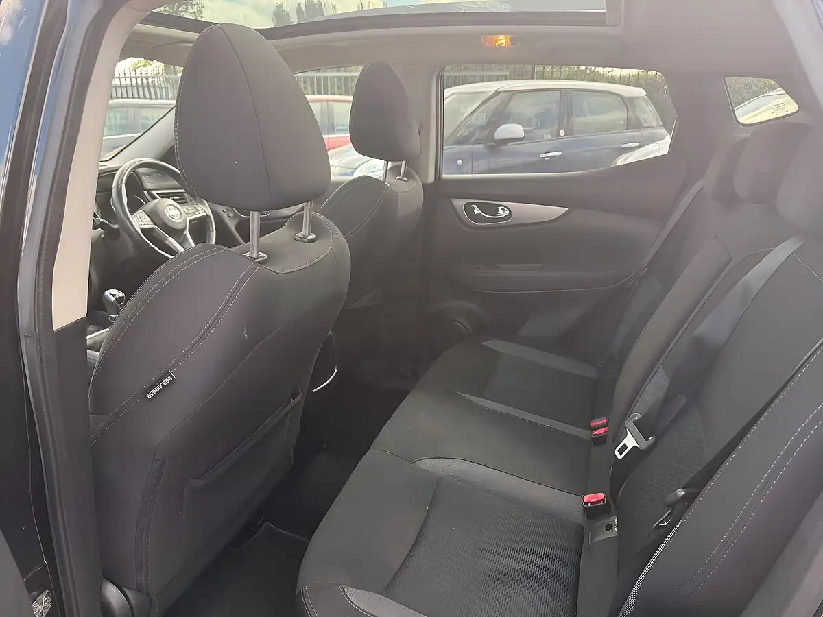 Used 2020 Nissan Qashqai N-Connecta Black - Interior and Exterior details 4
