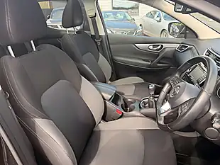 Used 2020 Nissan Qashqai N-Connecta Black - Interior and Exterior details 6