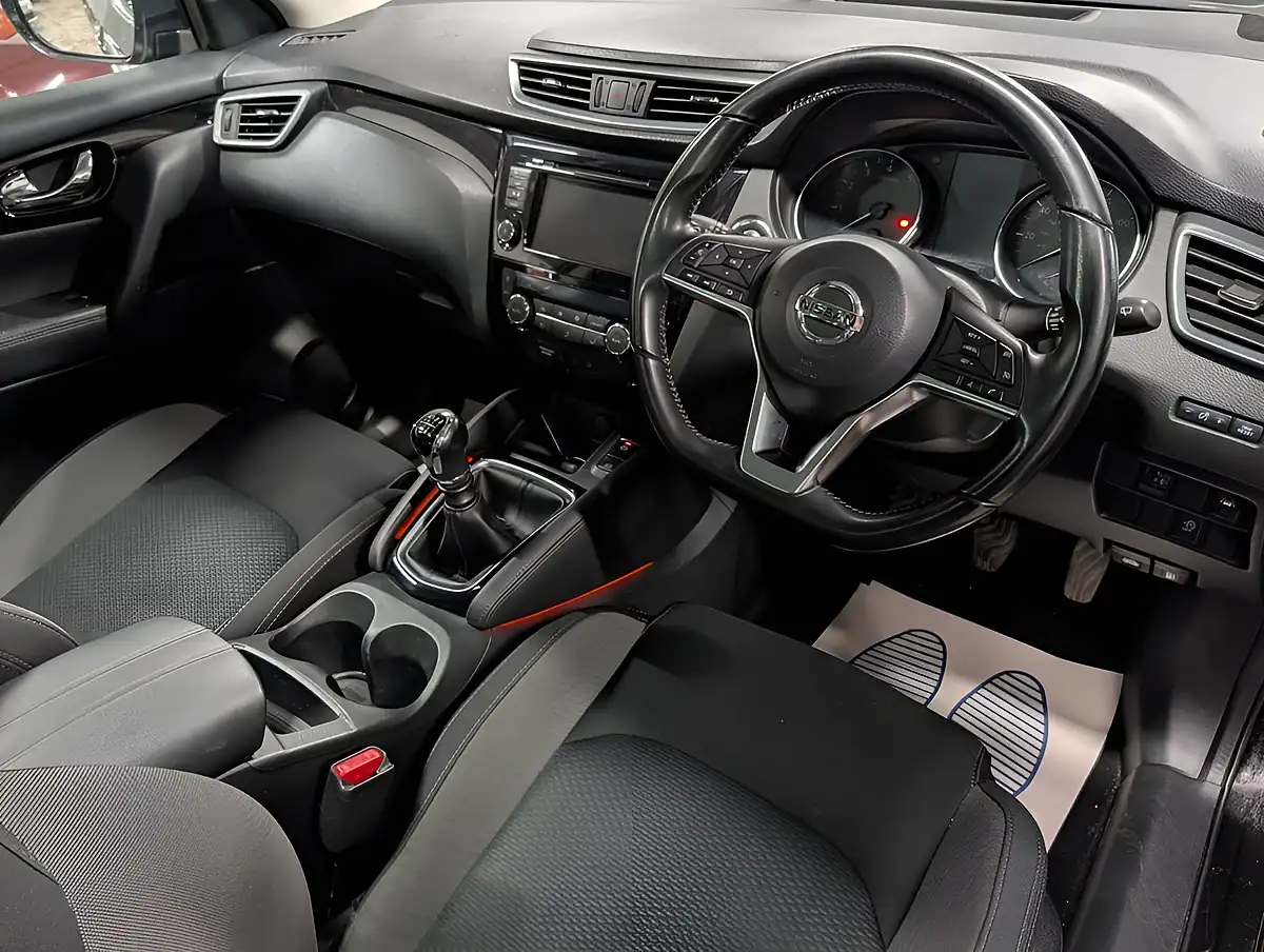 Used 2020 Nissan Qashqai N-Connecta Black - Interior and Exterior details 2