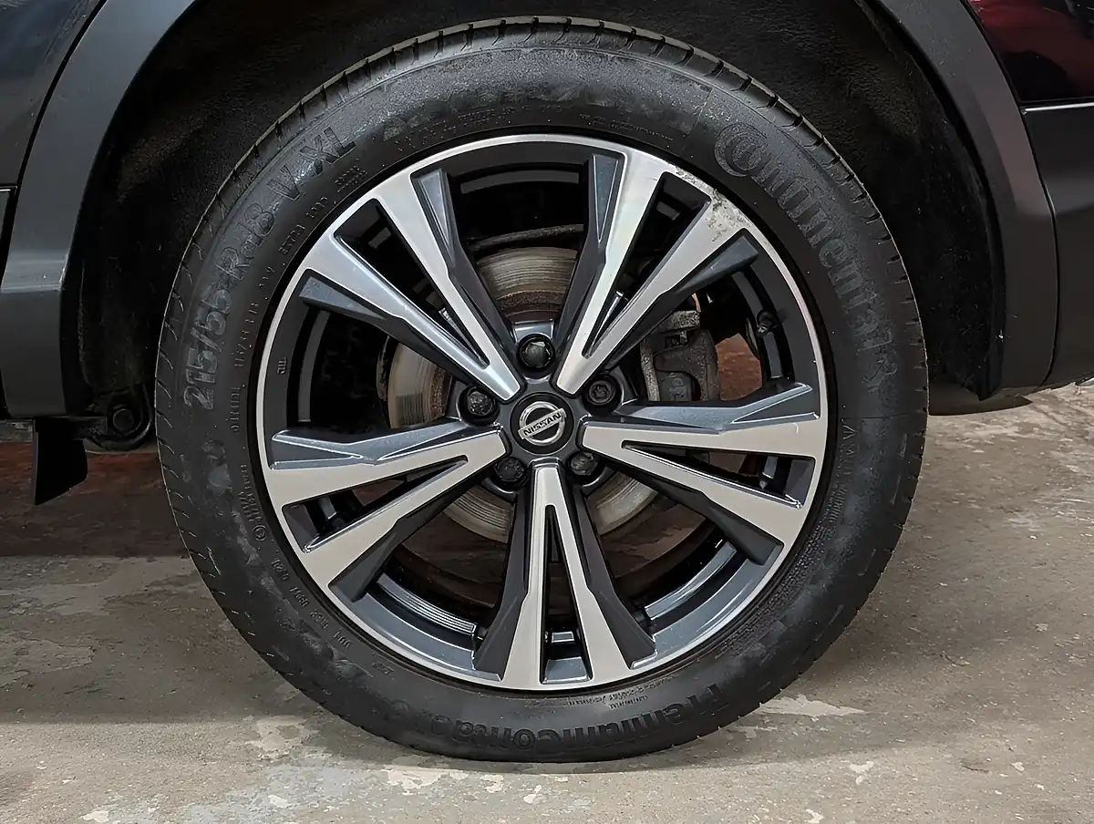 Used 2020 Nissan Qashqai N-Connecta Black - Interior and Exterior details 4