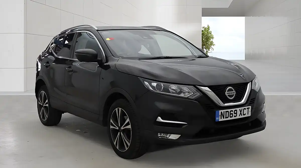 Used 2020 Nissan Qashqai N-Connecta Black - Front View