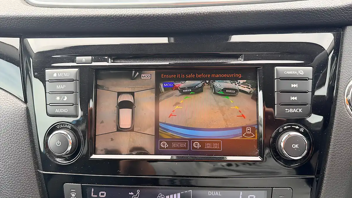 Used 2020 Nissan Qashqai N-Connecta Blue - Interior and Exterior details 14