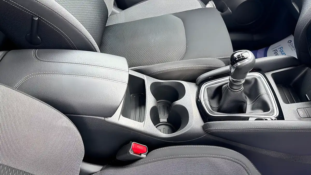 Used 2020 Nissan Qashqai N-Connecta Blue - Interior and Exterior details 16