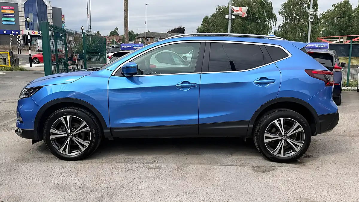 Used 2020 Nissan Qashqai N-Connecta Blue - Interior and Exterior details 6