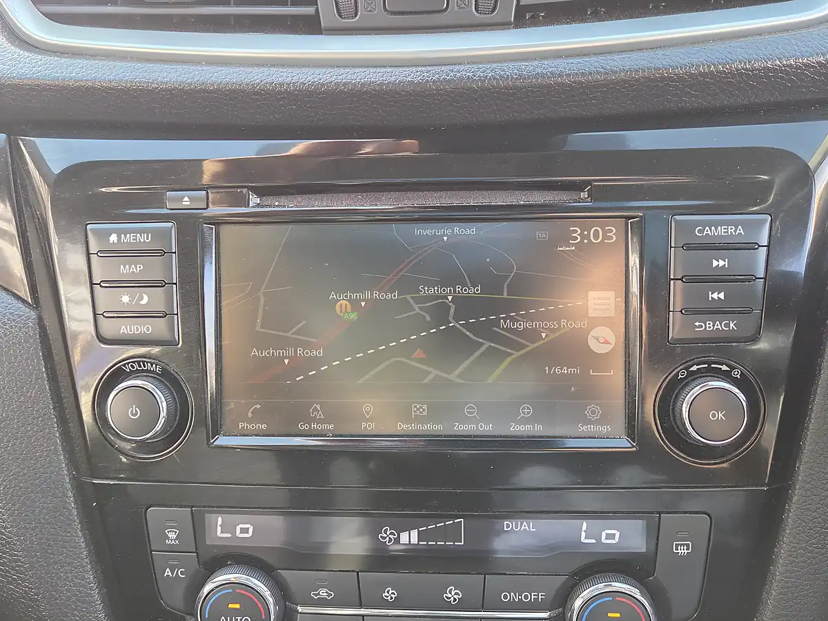 Used 2020 Nissan Qashqai N-Connecta Blue - Interior and Exterior details 11