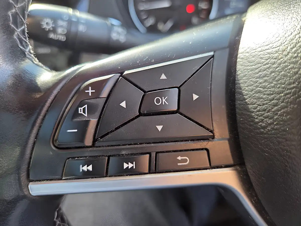 Used 2020 Nissan Qashqai N-Connecta Blue - Interior and Exterior details 13