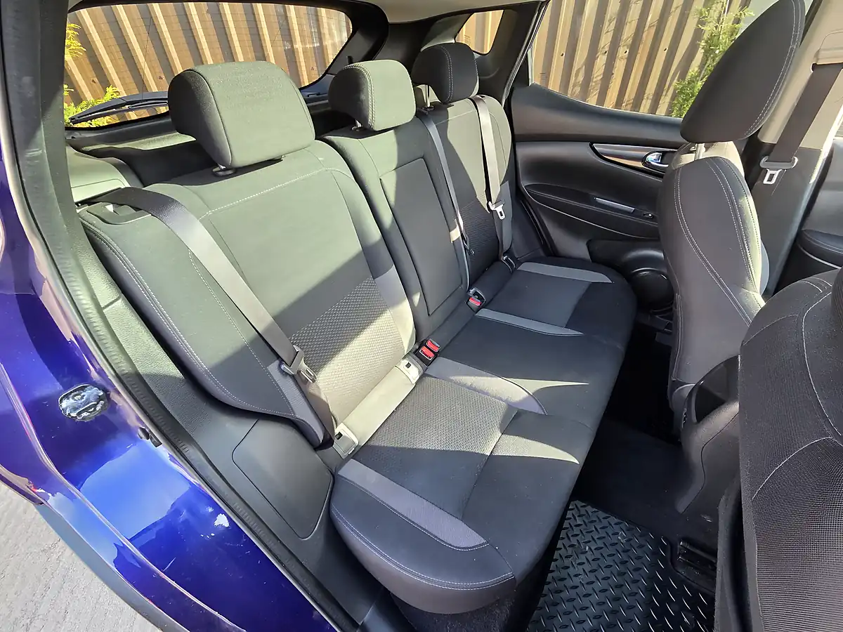 Used 2020 Nissan Qashqai N-Connecta Blue - Interior and Exterior details 15