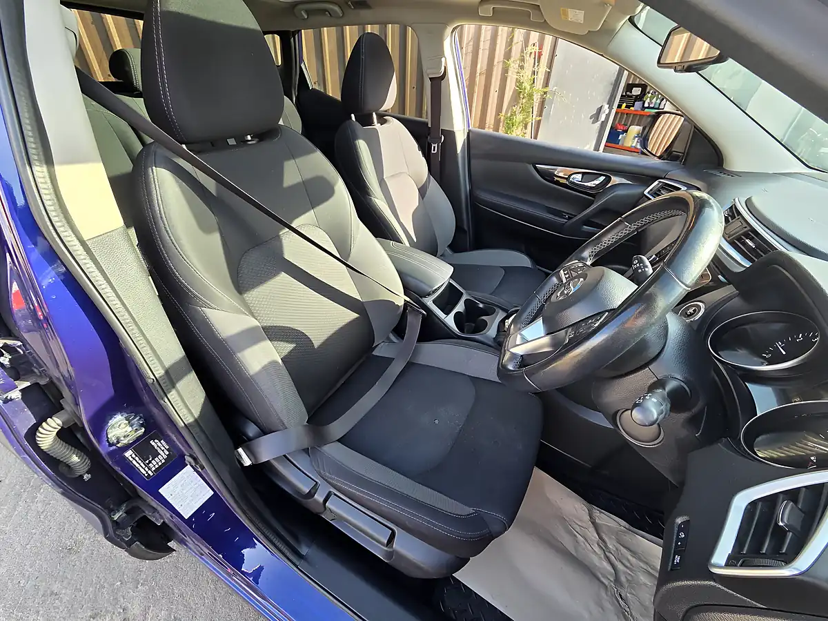 Used 2020 Nissan Qashqai N-Connecta Blue - Interior and Exterior details 6