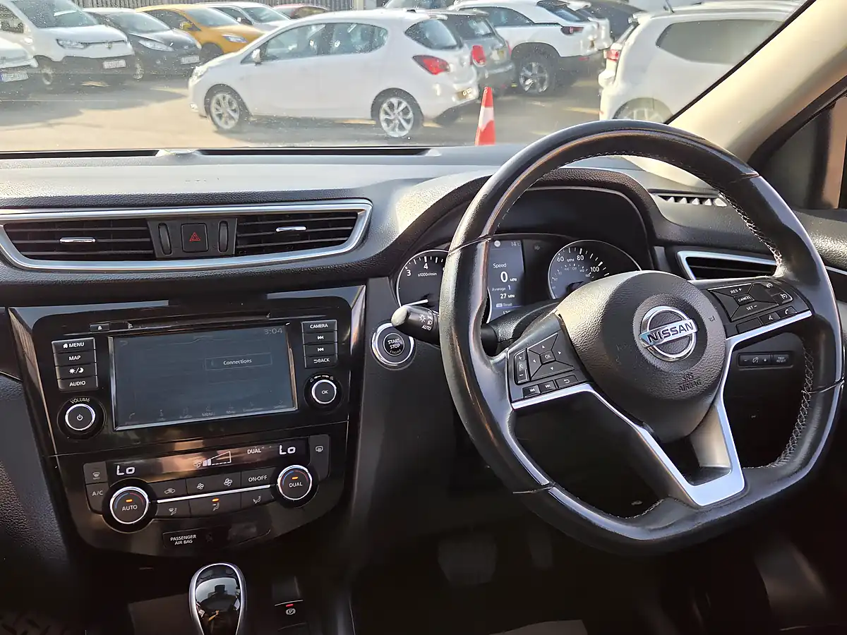 Used 2020 Nissan Qashqai N-Connecta Blue - Interior and Exterior details 8