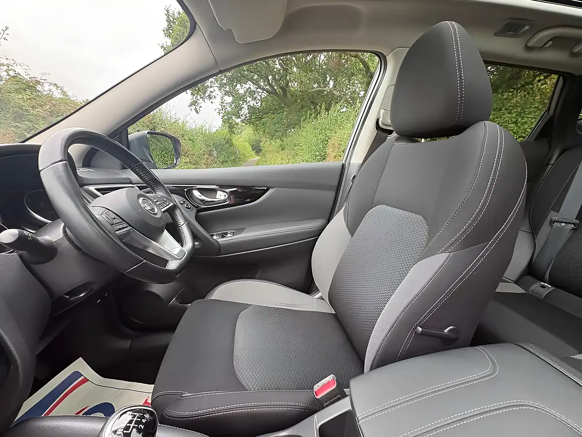 Used 2020 Nissan Qashqai N-Connecta Grey - Interior and Exterior details 10