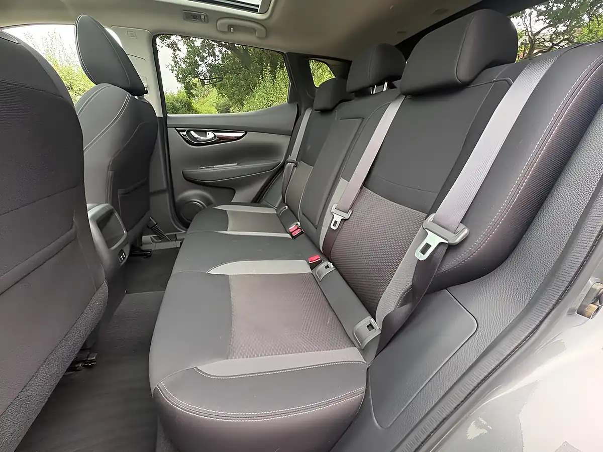 Used 2020 Nissan Qashqai N-Connecta Grey - Interior and Exterior details 15