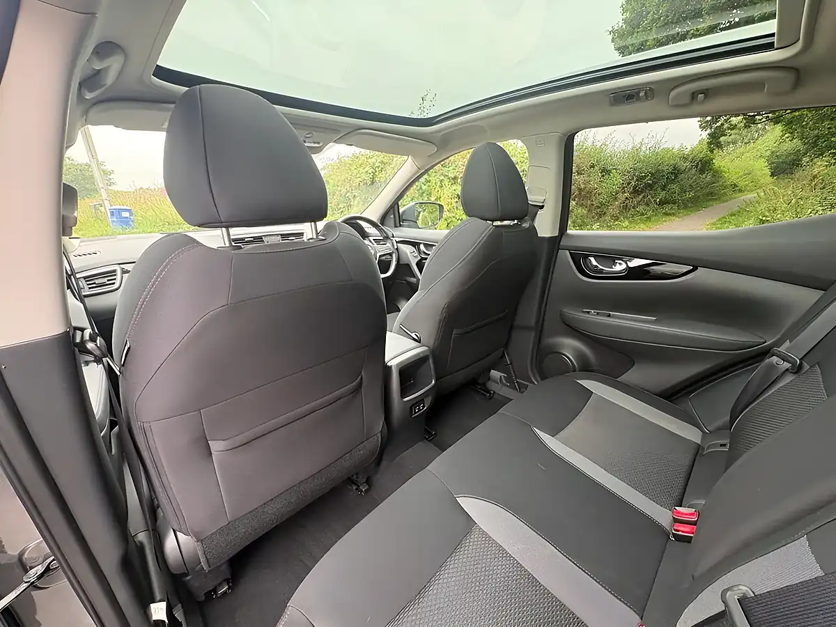 Used 2020 Nissan Qashqai N-Connecta Grey - Interior and Exterior details 16
