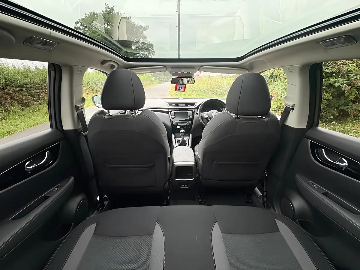 Used 2020 Nissan Qashqai N-Connecta Grey - Interior and Exterior details 4