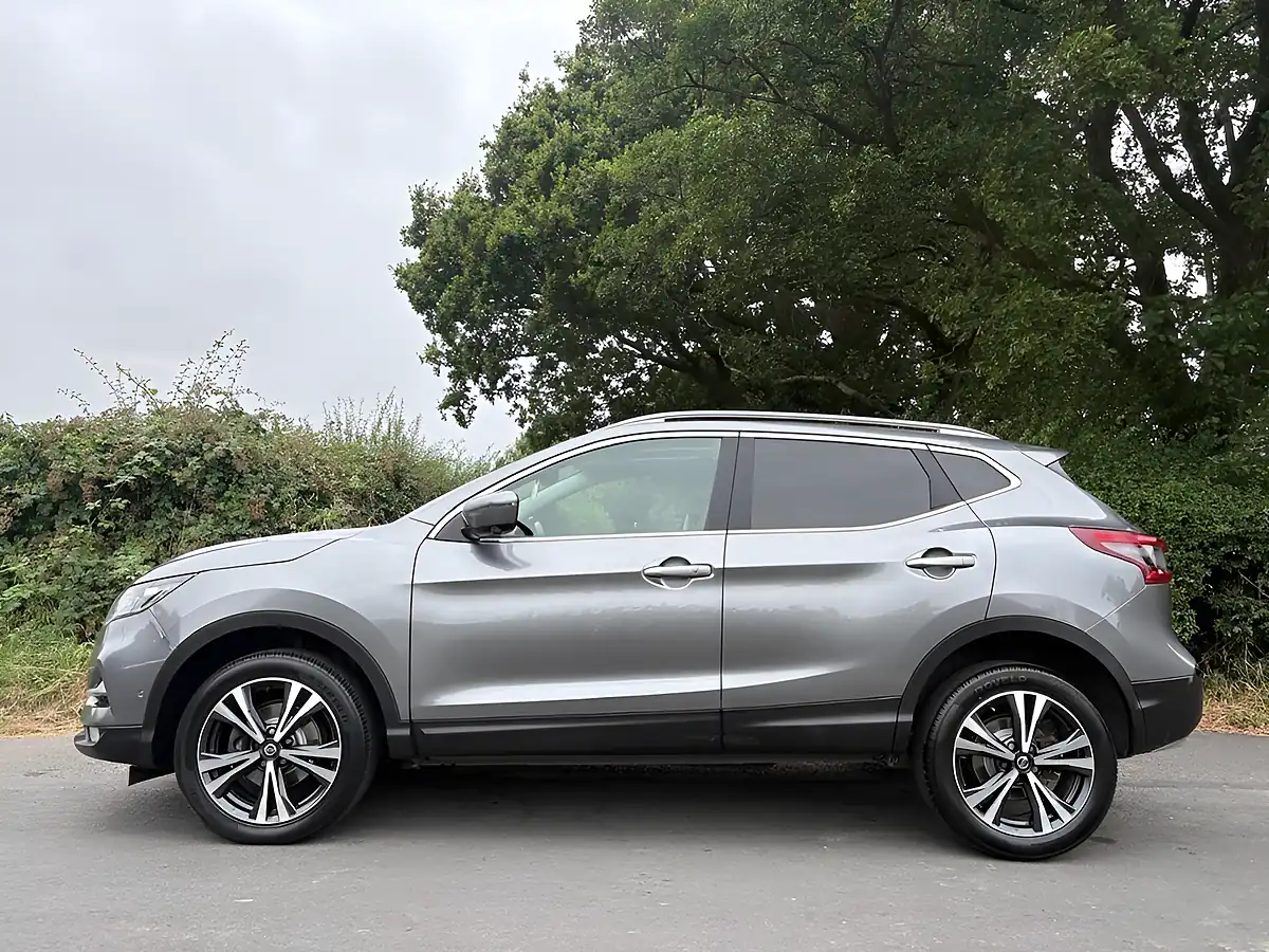 Used 2020 Nissan Qashqai N-Connecta Grey - Interior and Exterior details 5