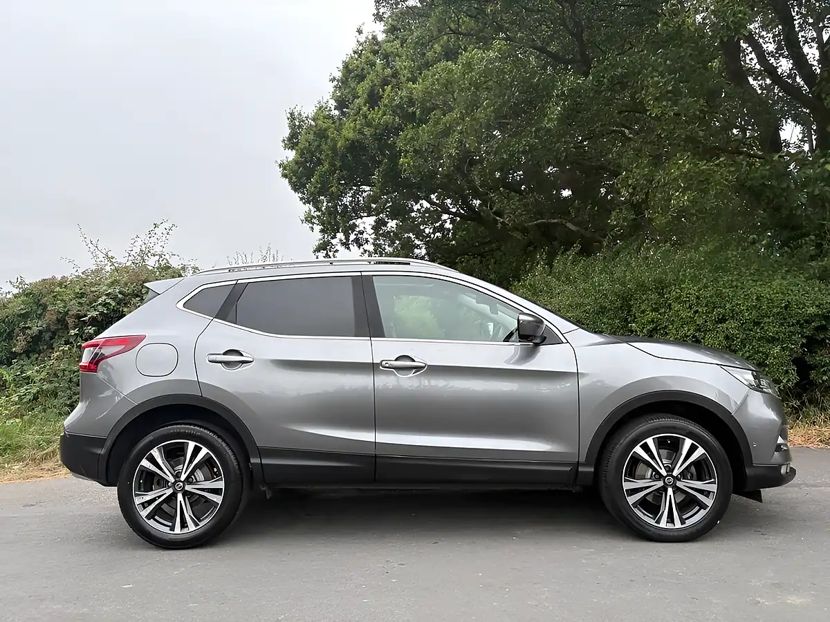 Used 2020 Nissan Qashqai N-Connecta Grey - Interior and Exterior details 6