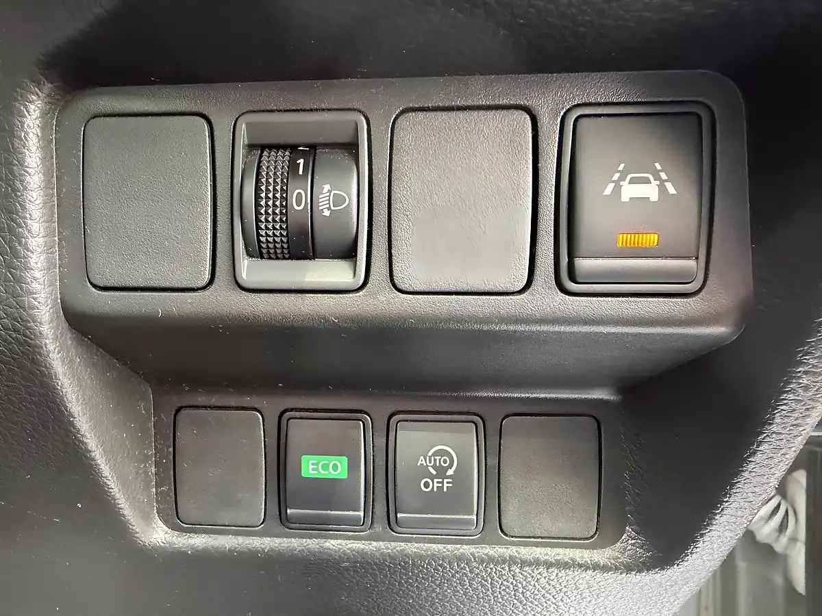 Used 2020 Nissan Qashqai N-Connecta - Interior and Exterior details 14
