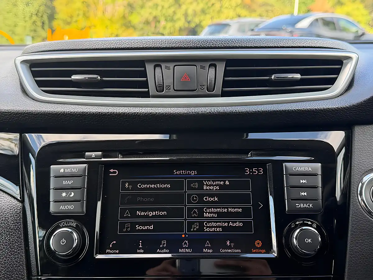 Used 2020 Nissan Qashqai N-Connecta - Interior and Exterior details 20
