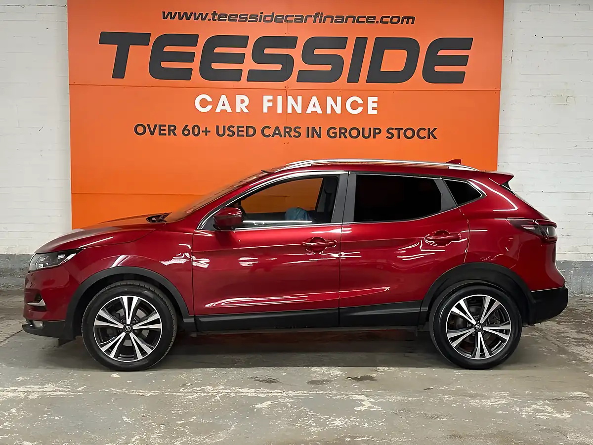 Used 2020 Nissan Qashqai N-Connecta Red - Interior and Exterior details 15