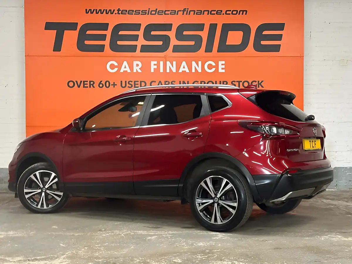 Used 2020 Nissan Qashqai N-Connecta Red - Interior and Exterior details 17