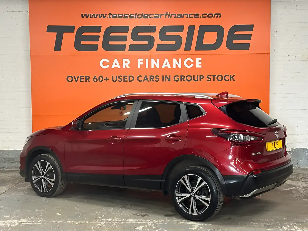 Used 2020 Nissan Qashqai N-Connecta Red - Interior and Exterior details 3