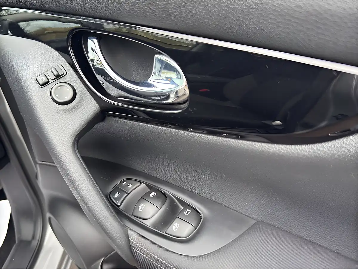 Used 2020 Nissan Qashqai N-Connecta Silver - Interior and Exterior details 13