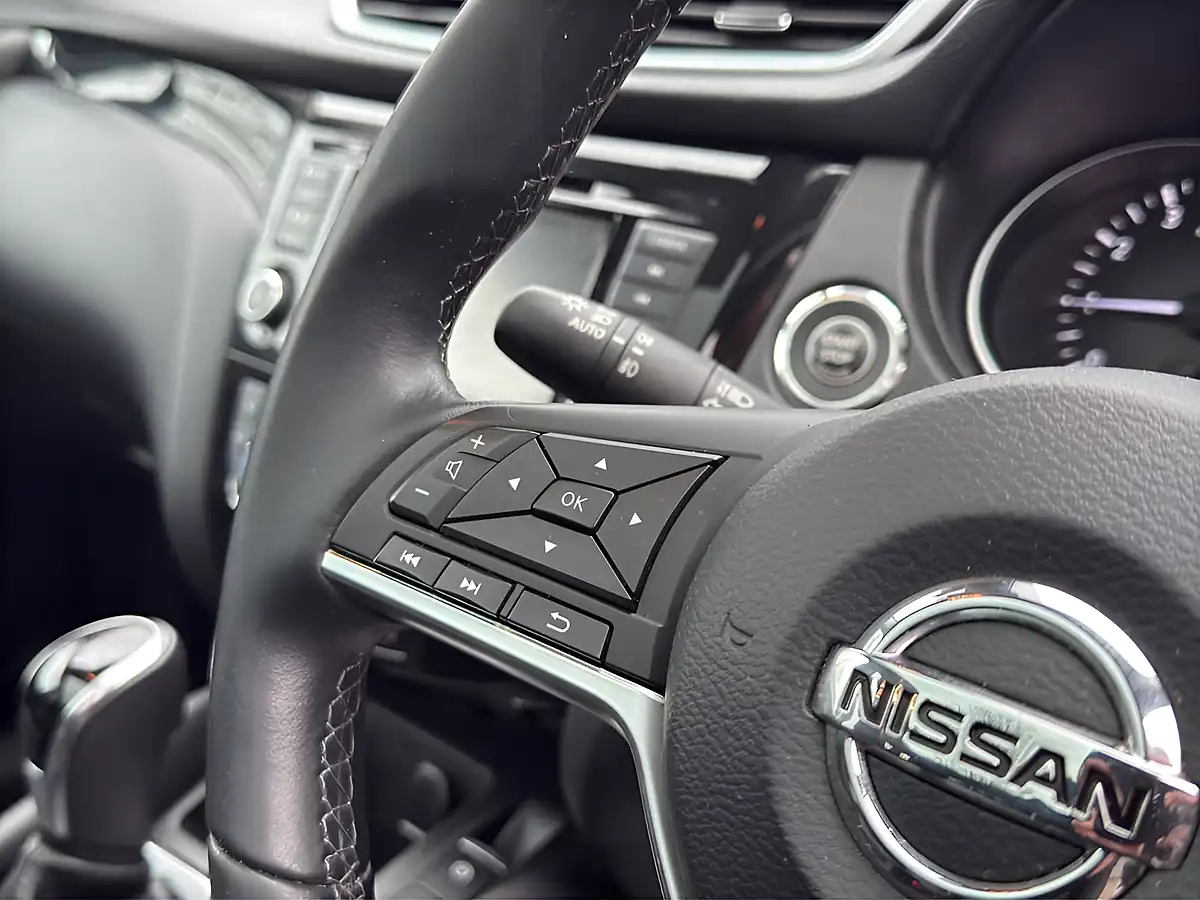 Used 2020 Nissan Qashqai N-Connecta Silver - Interior and Exterior details 14