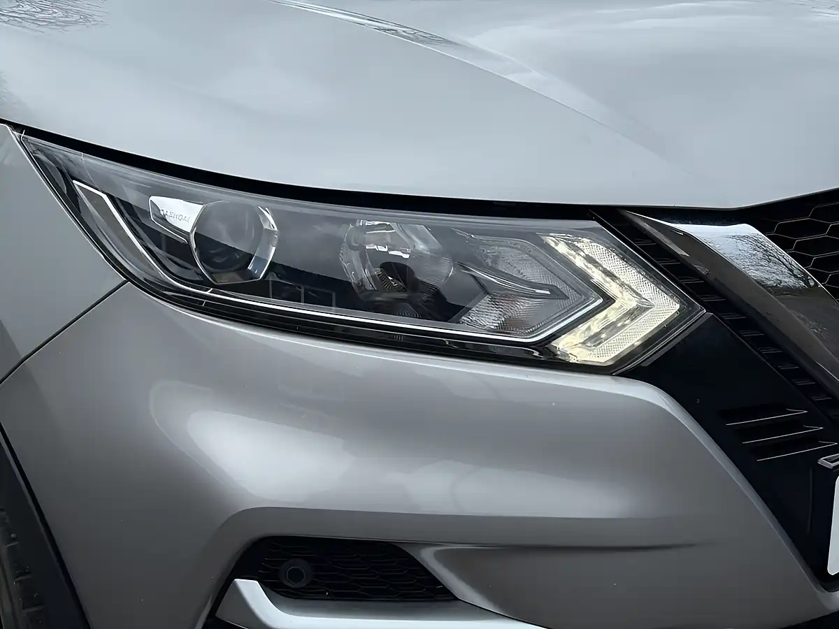 Used 2020 Nissan Qashqai N-Connecta Silver - Interior and Exterior details 17
