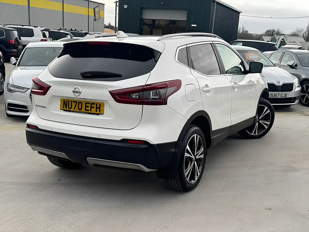 Used 2020 Nissan Qashqai N-Connecta White - Interior and Exterior details 12