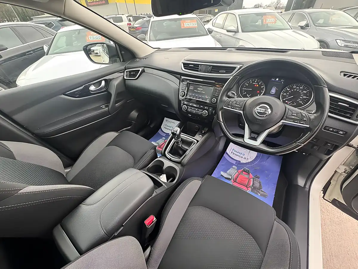 Used 2020 Nissan Qashqai N-Connecta White - Interior and Exterior details 14