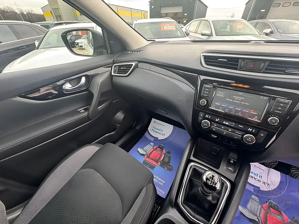 Used 2020 Nissan Qashqai N-Connecta White - Interior and Exterior details 15