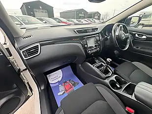Used 2020 Nissan Qashqai N-Connecta White - Interior and Exterior details 16