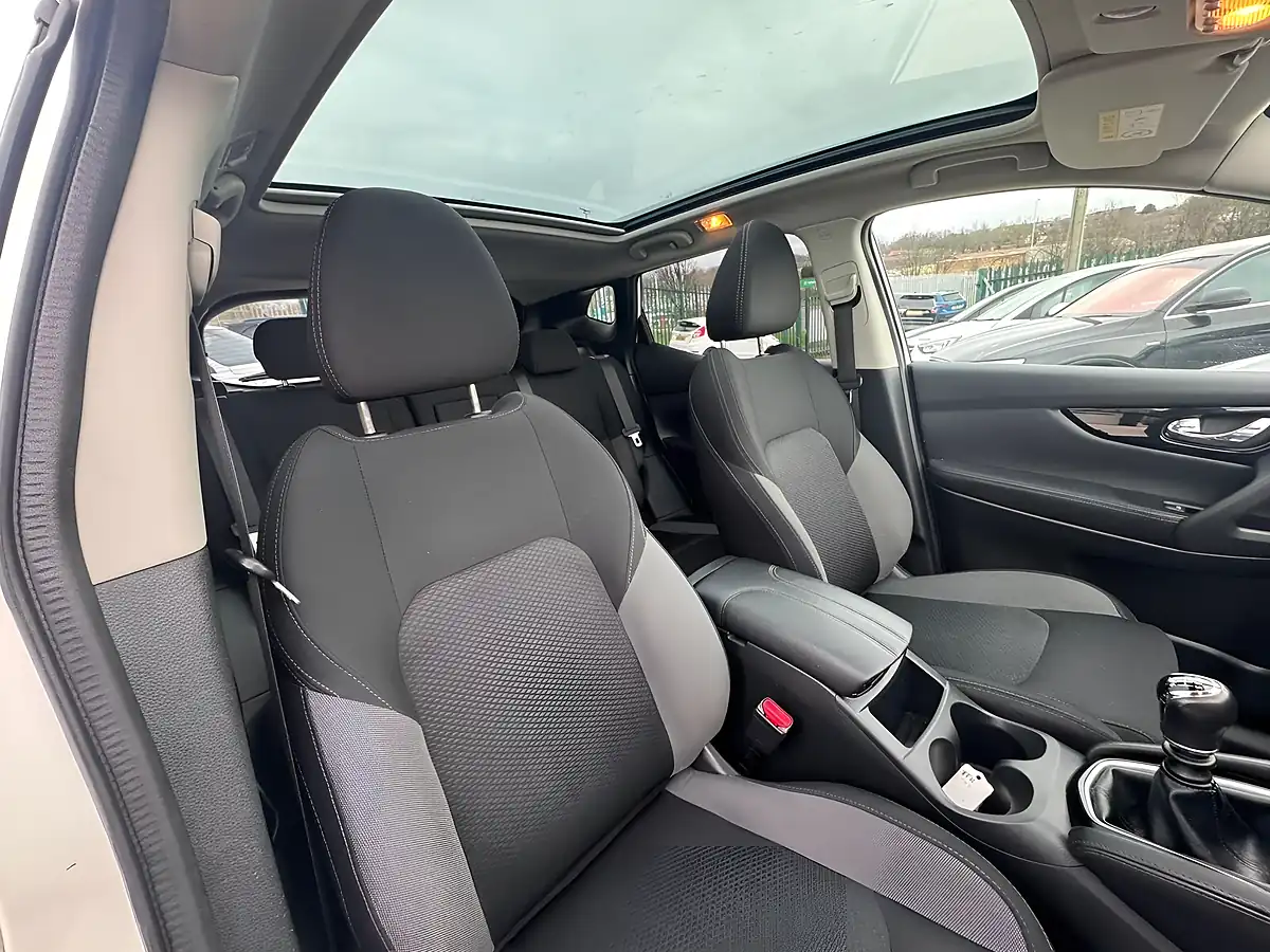 Used 2020 Nissan Qashqai N-Connecta White - Interior and Exterior details 17