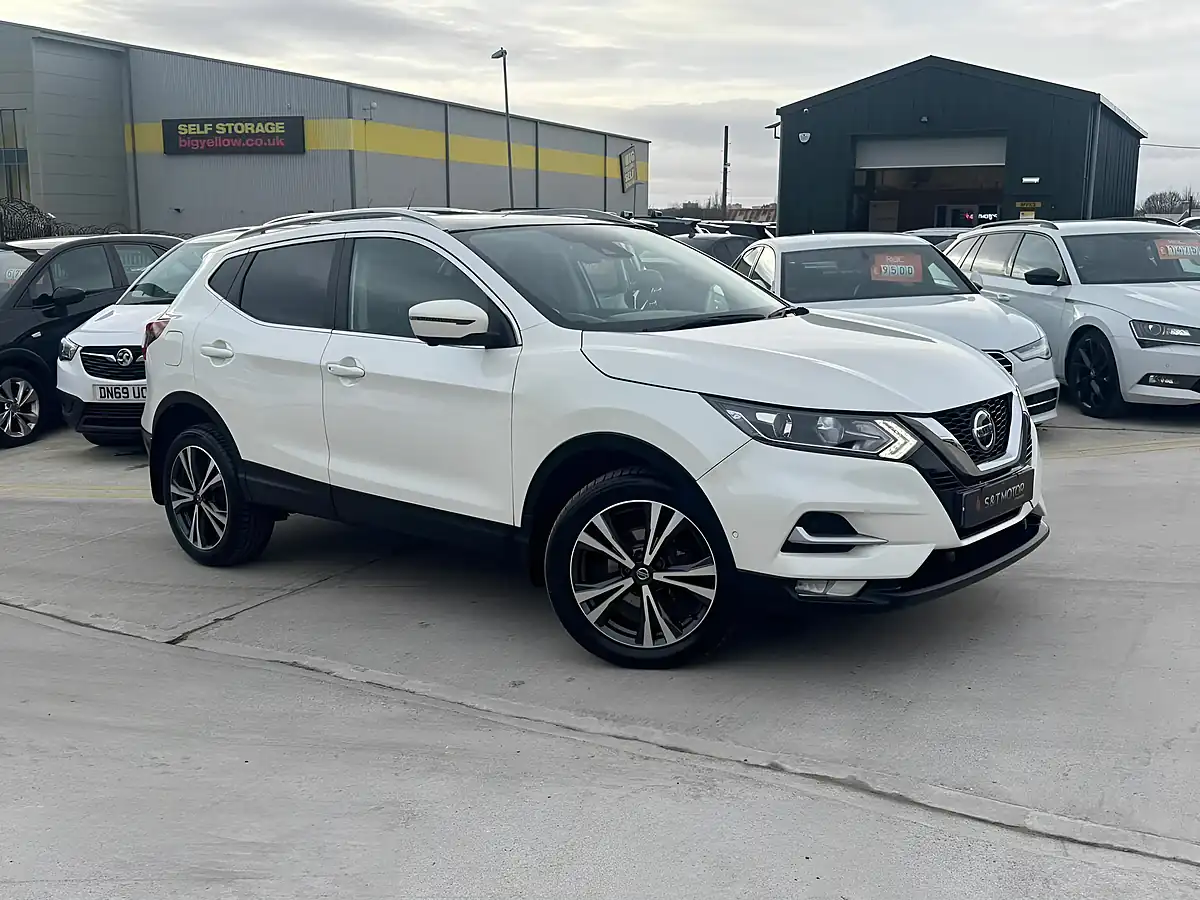 Used 2020 Nissan Qashqai N-Connecta White - Interior and Exterior details 5