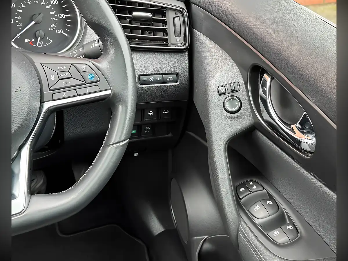Used 2020 Nissan Qashqai N-Tec Black - Interior and Exterior details 15