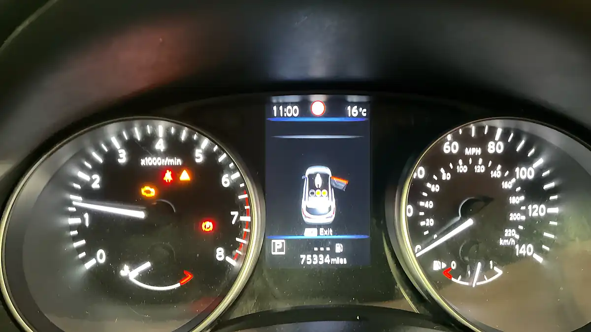 Used 2020 Nissan Qashqai Tekna Black - Interior and Exterior details 10