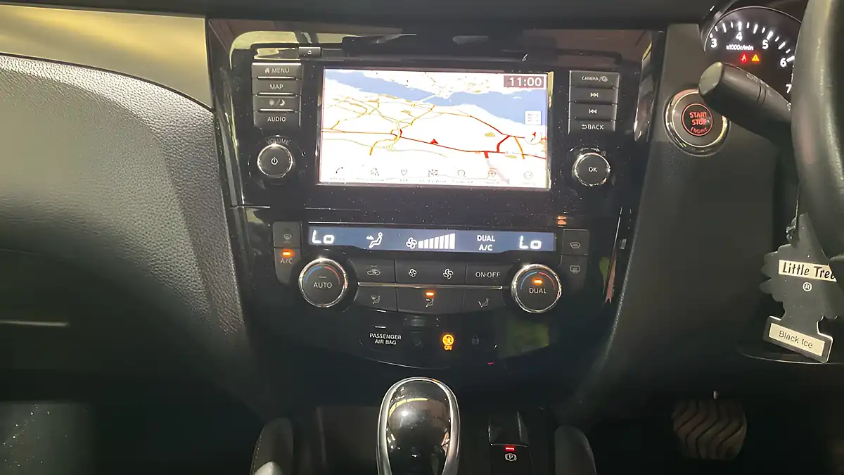 Used 2020 Nissan Qashqai Tekna Black - Interior and Exterior details 11