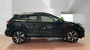 Used 2020 Nissan Qashqai Tekna Black - Interior and Exterior details 5