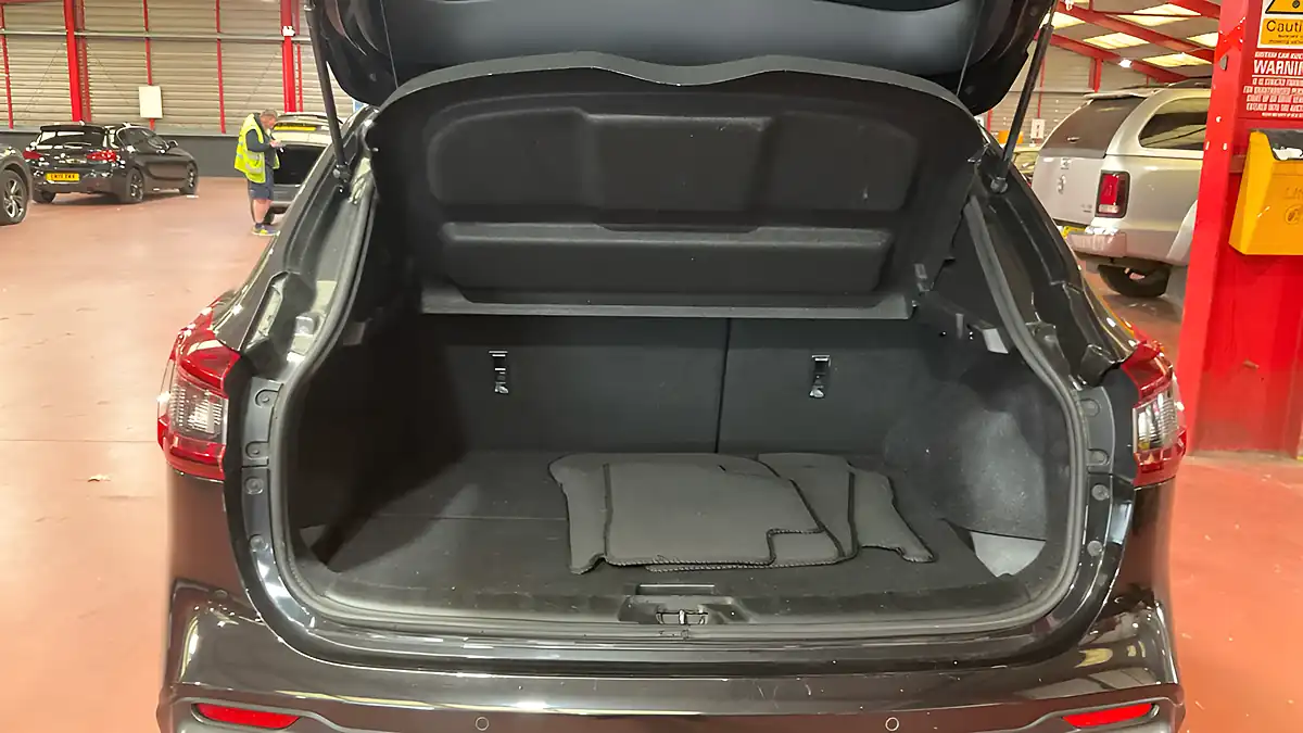 Used 2020 Nissan Qashqai Tekna Black - Interior and Exterior details 7