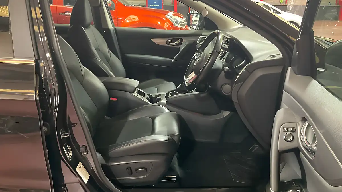 Used 2020 Nissan Qashqai Tekna Black - Interior and Exterior details 9