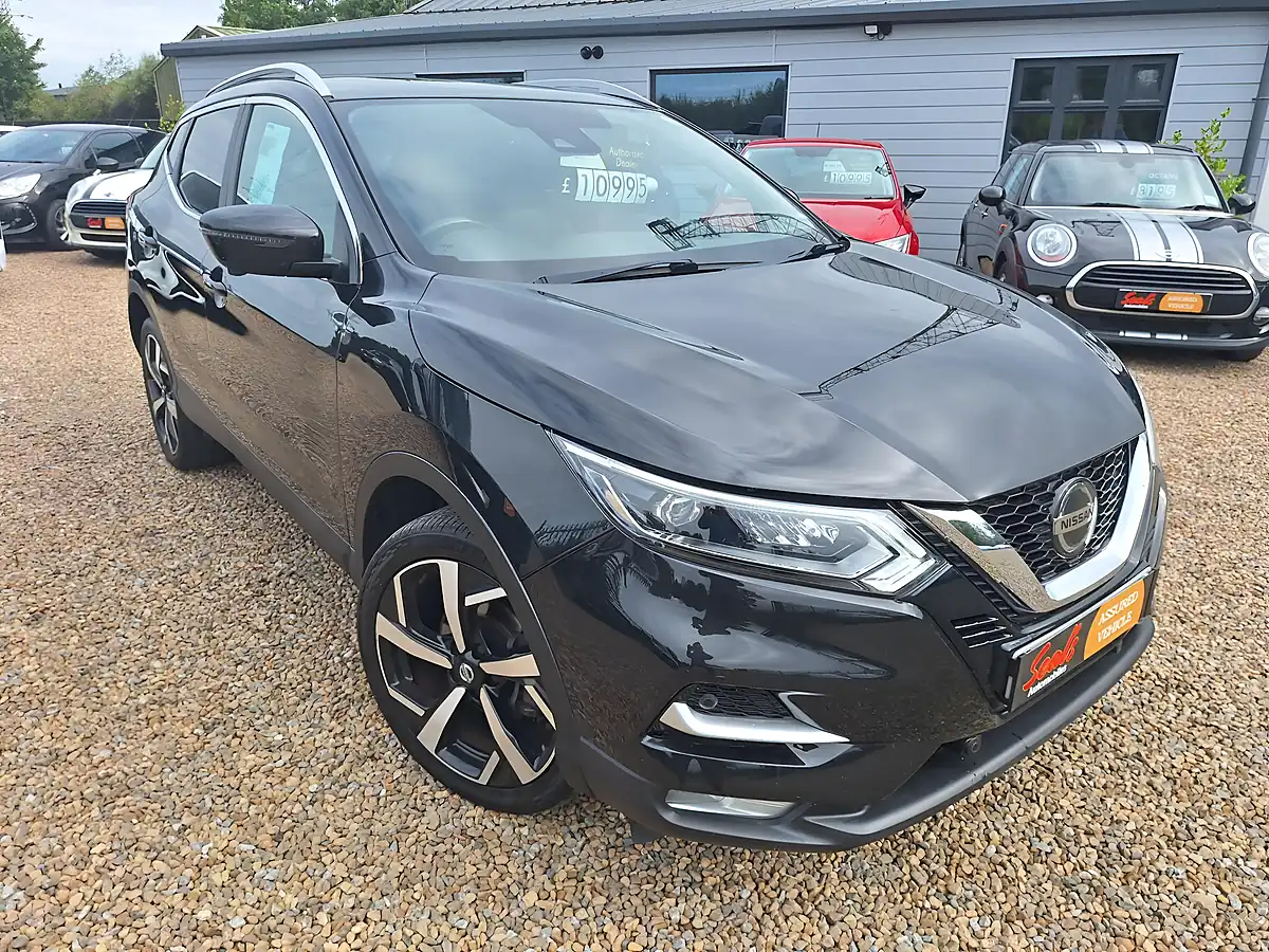 Used 2020 Nissan Qashqai Tekna Black - Front View