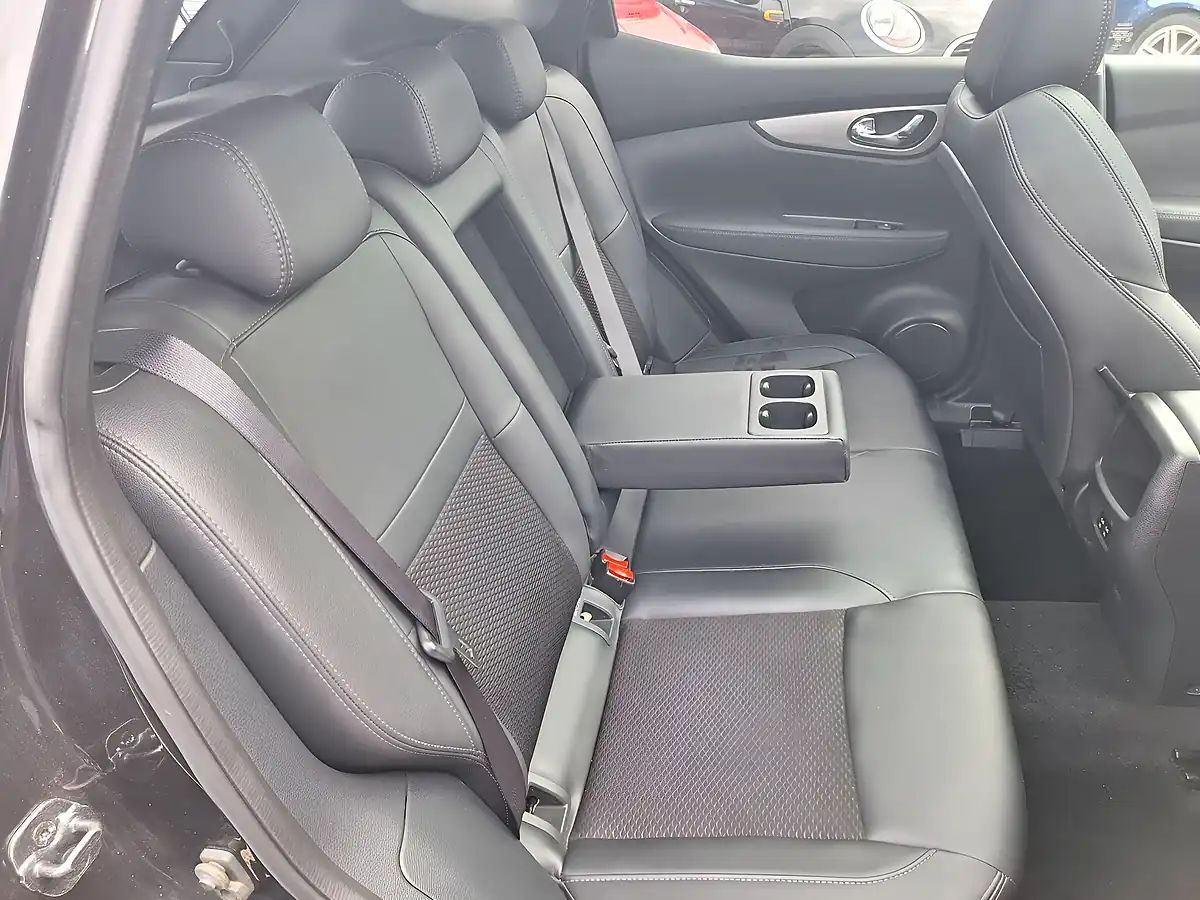 Used 2020 Nissan Qashqai Tekna Black - Interior and Exterior details 10