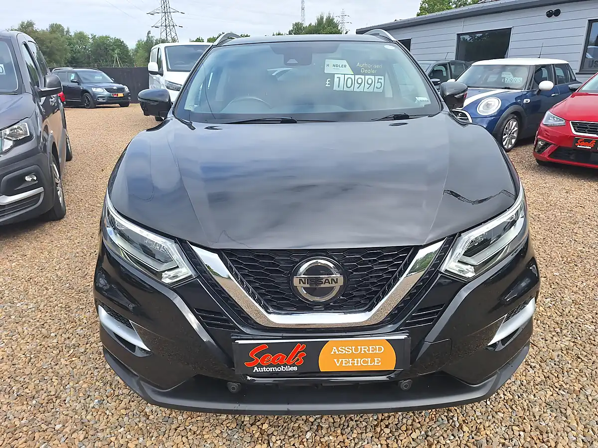 Used 2020 Nissan Qashqai Tekna Black - Interior and Exterior details 11