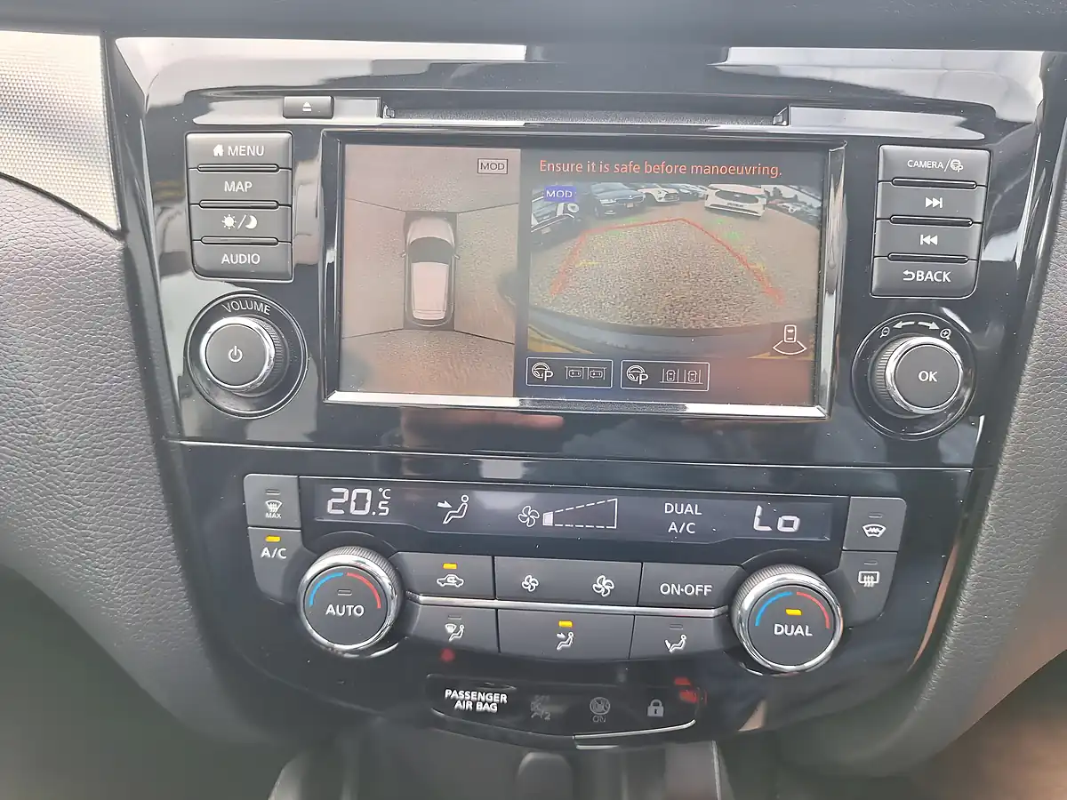 Used 2020 Nissan Qashqai Tekna Black - Interior and Exterior details 15