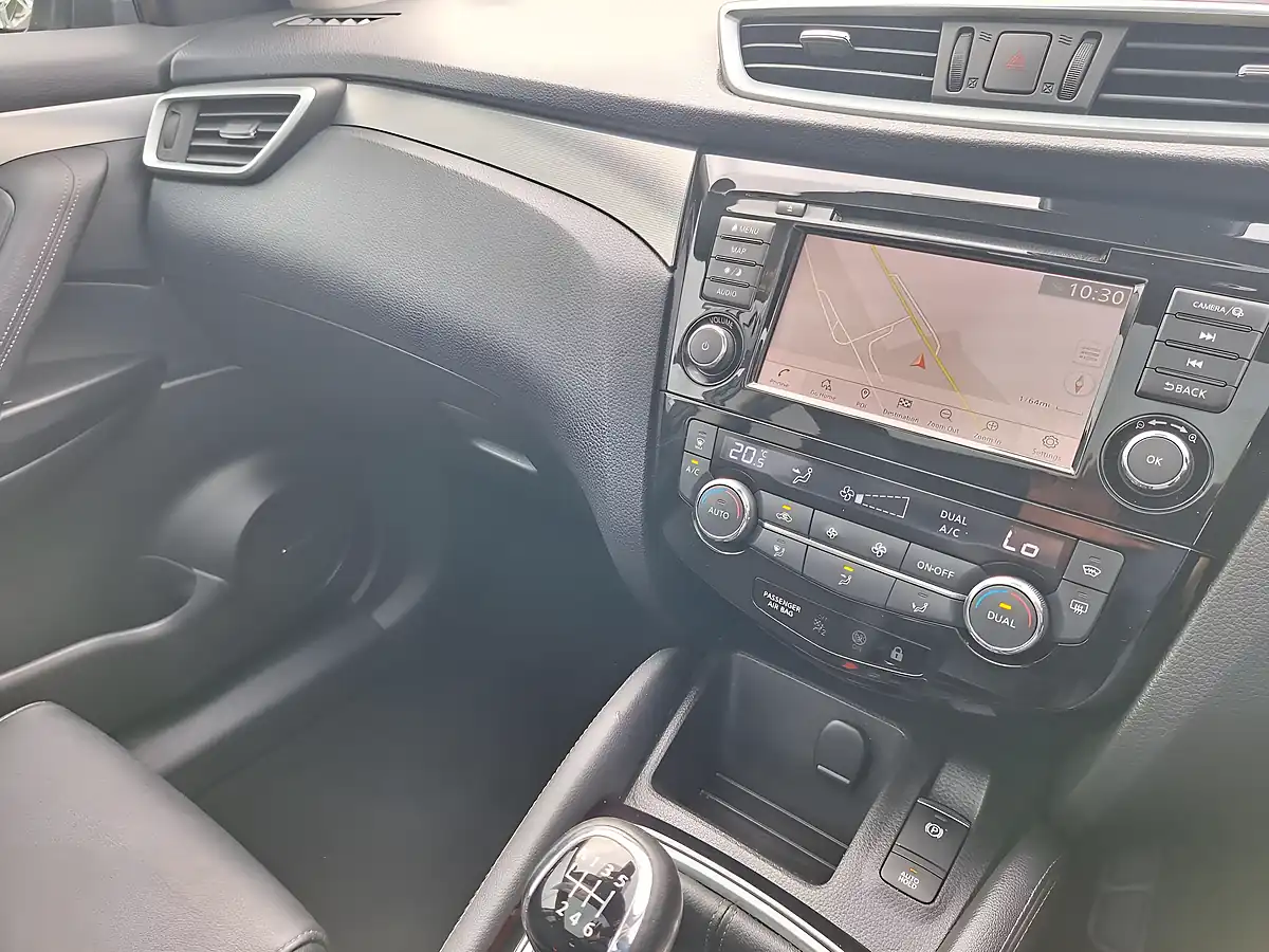 Used 2020 Nissan Qashqai Tekna Black - Interior and Exterior details 17