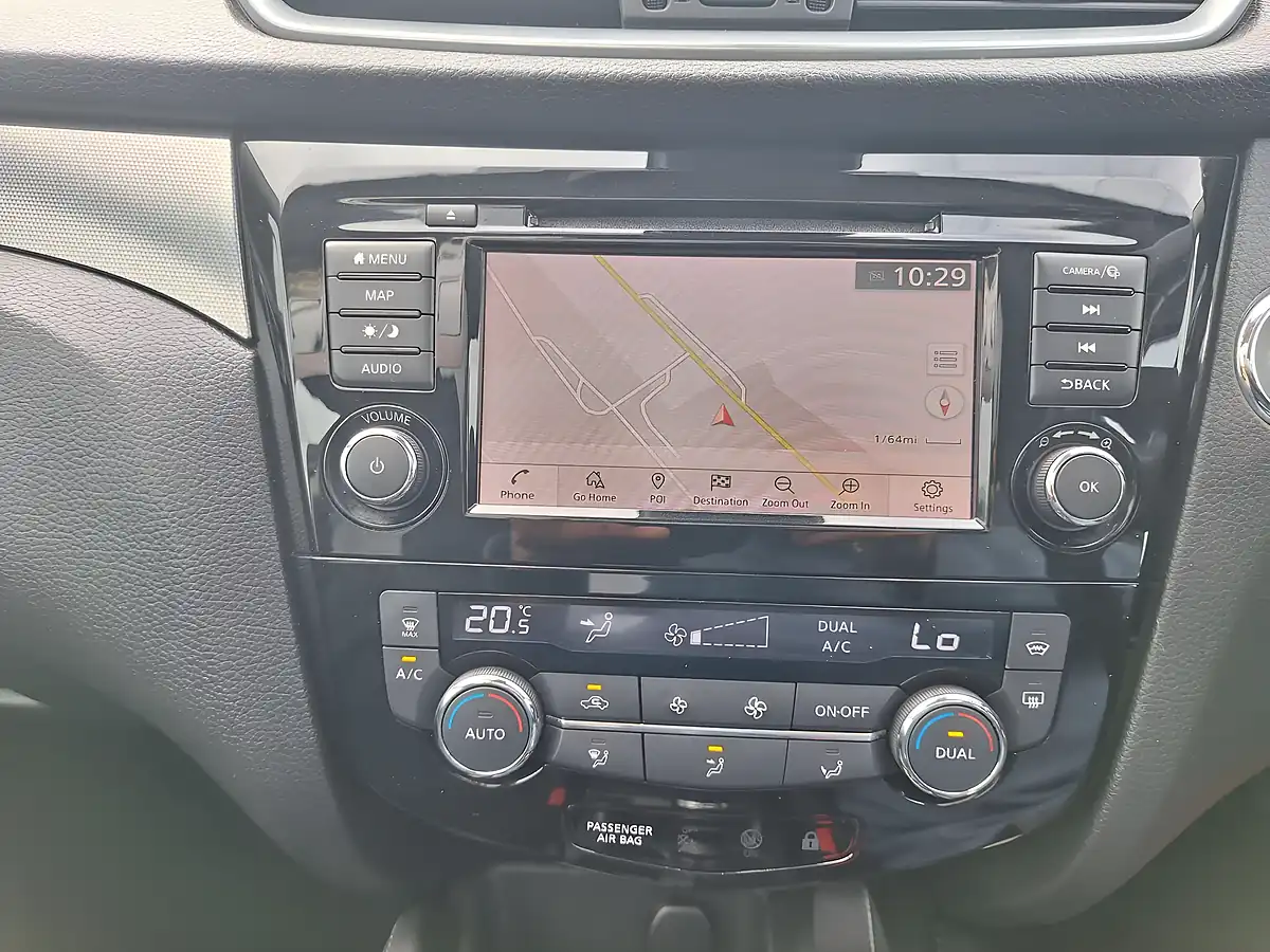 Used 2020 Nissan Qashqai Tekna Black - Interior and Exterior details 18